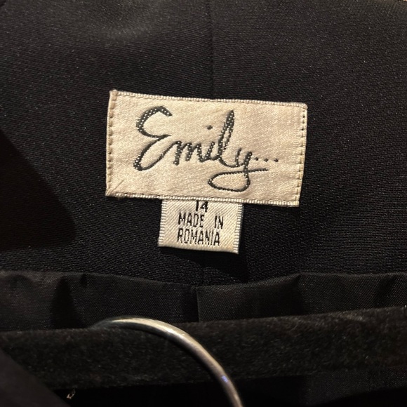 Chic Black Blazer by Emily - Picture 4 of 7